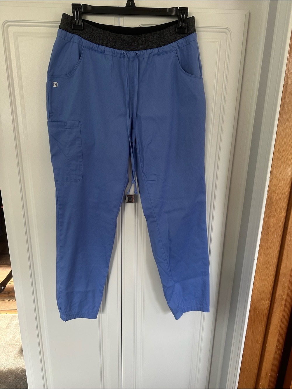 Maevn Women’s Petite Blue Elastic-Waist Scrub Pants